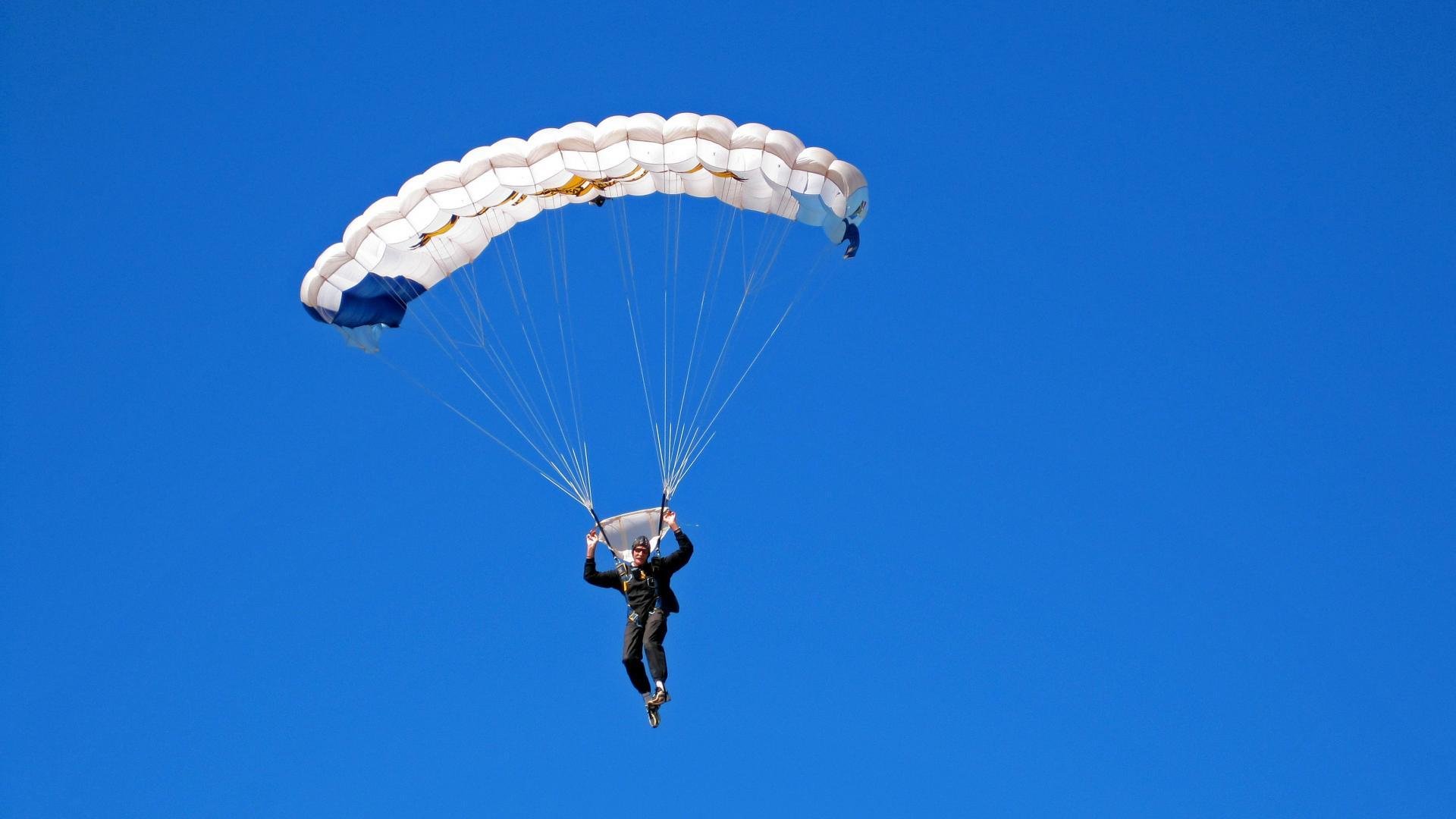 舞台越大越强,黄喜灿闪耀F1年度争冠之夜